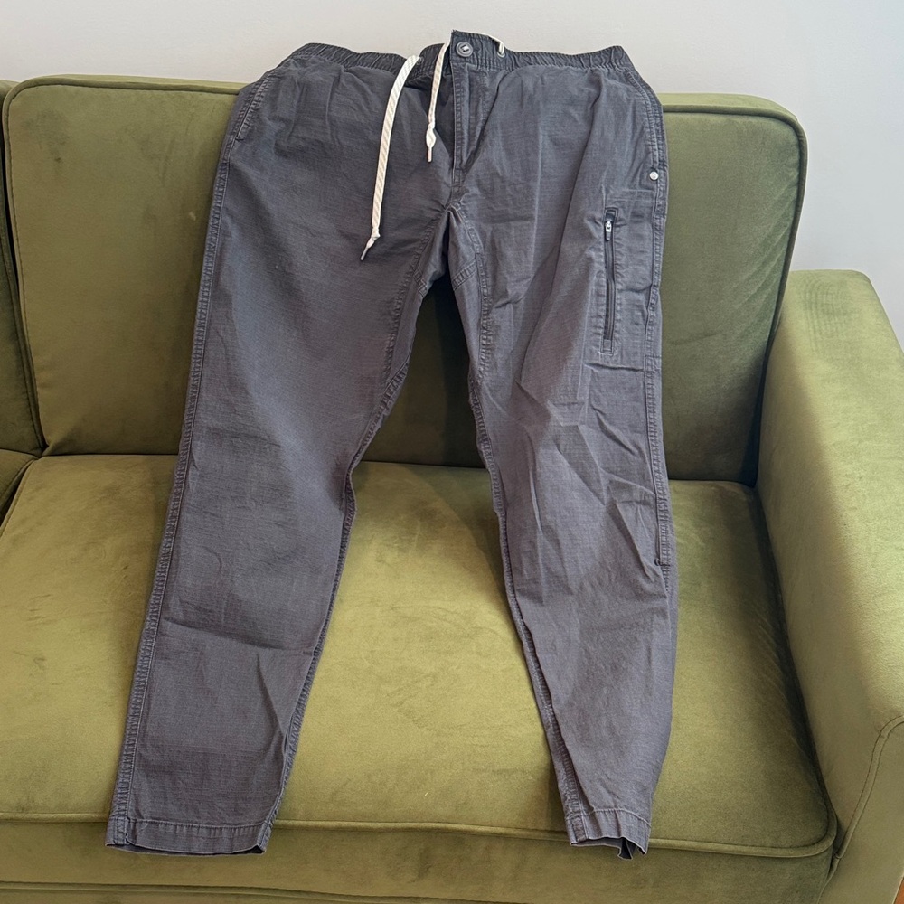 Vuori Men's Charcoal Cargo Pants